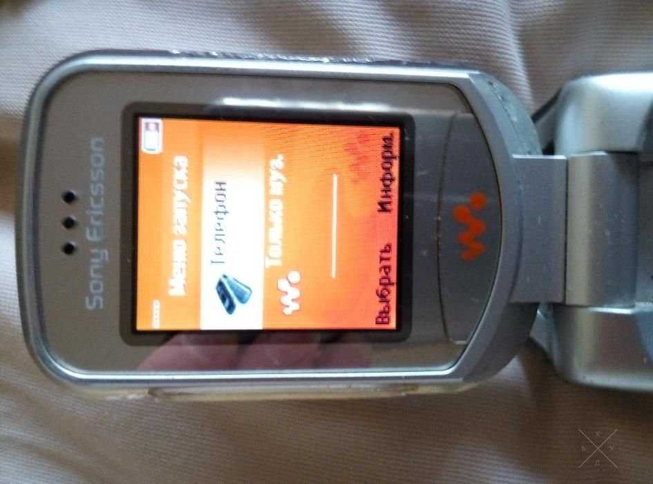 Телефон Sony Ericsson W300i
