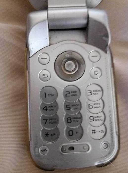 Телефон Sony Ericsson W300i