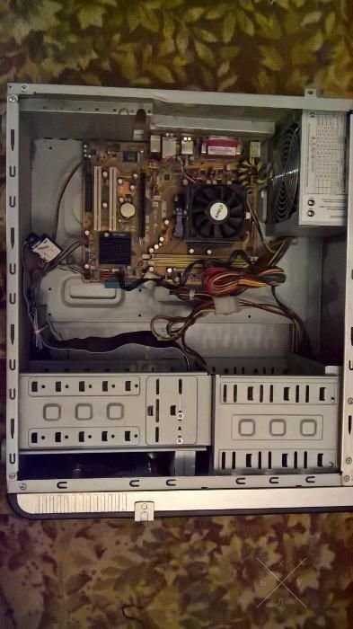 Продам корпус (с БП и материнкой) и Видеокарту MSI Geforce 210