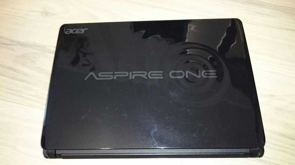 Нетбук Acer aspire one D270