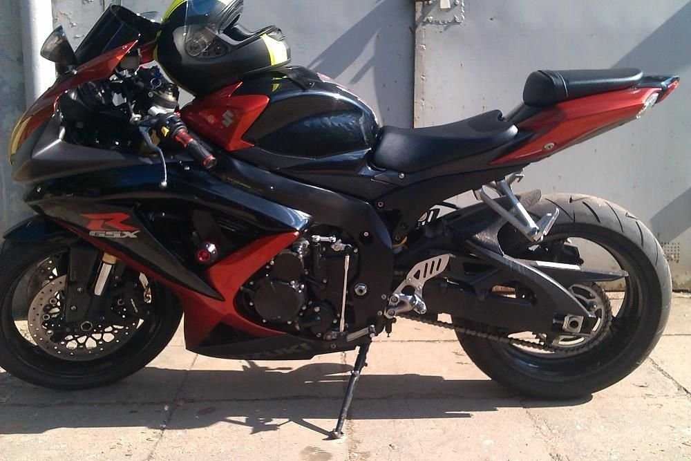 suzuki gsxr 600 k8