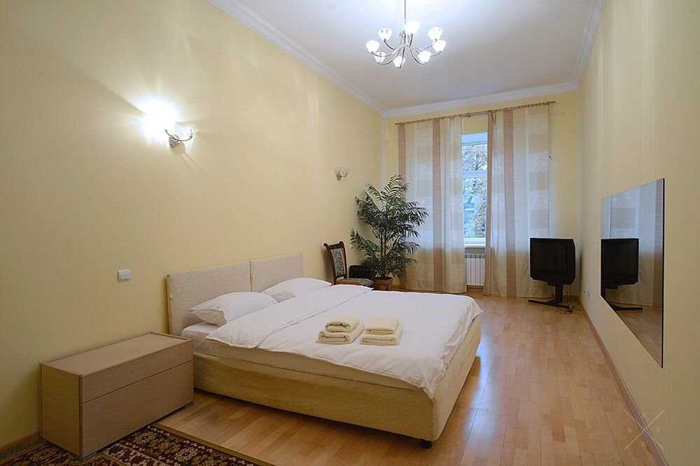 4-комнатная квартира посуточно в самом центре Киева, Крещатик, Арена