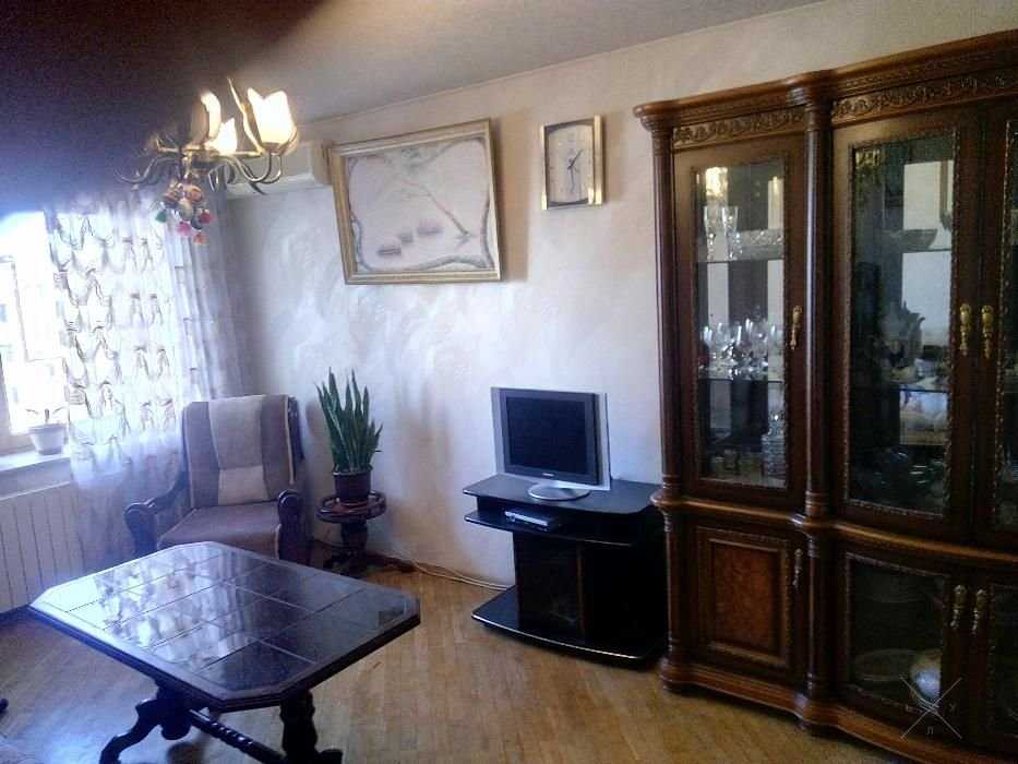 Сдается 3-х комнатная на ул.Довженко ,76 кв.м в 10мин. от метро