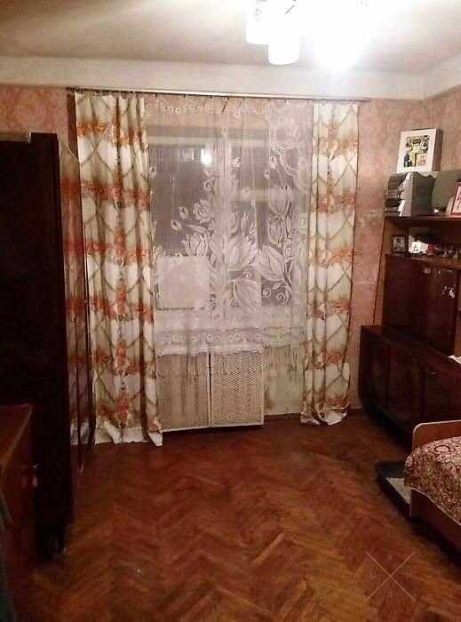 Трехкомнатная квартира ,Соломенский р-н, улица Златопол