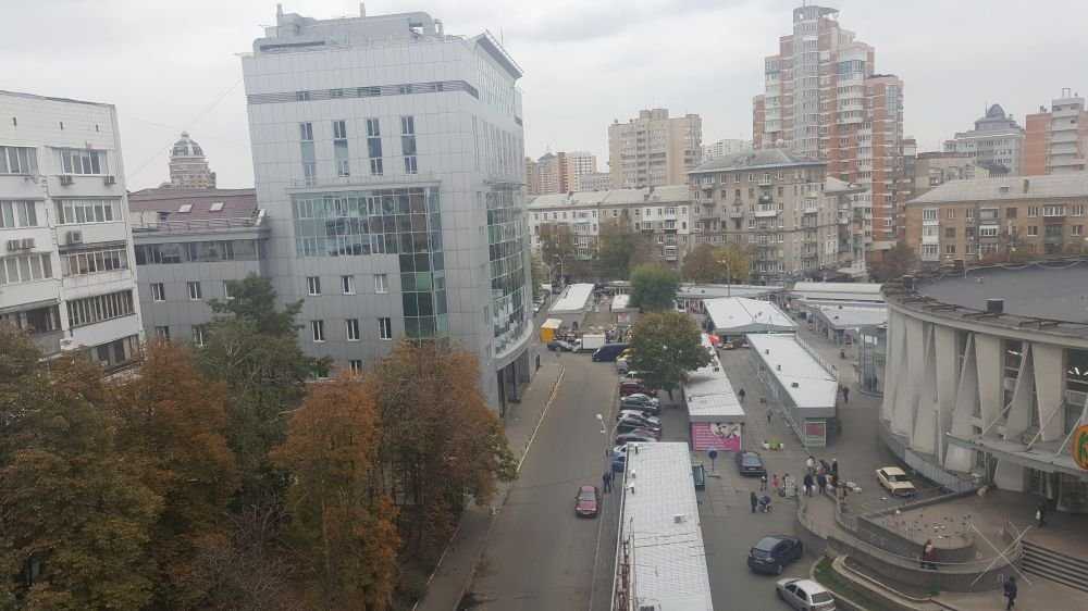 сдам в аренду квартиру-студию 40 кв.м. с видом на Печерскую площвд