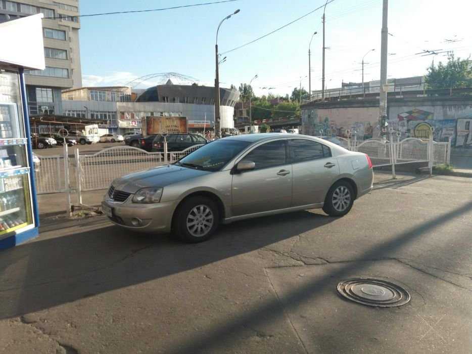 Целый Галант. Без ДТП и проблем.