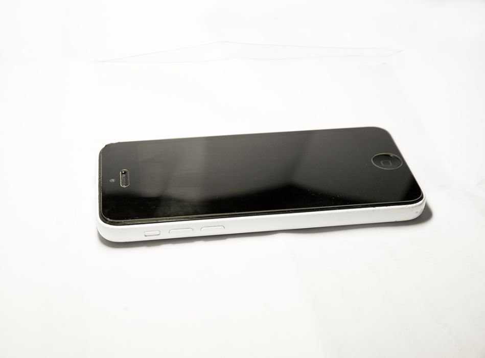 Apple Iphone 5c 16 gb r-sim. В хорошем состоянии!! Белый!!