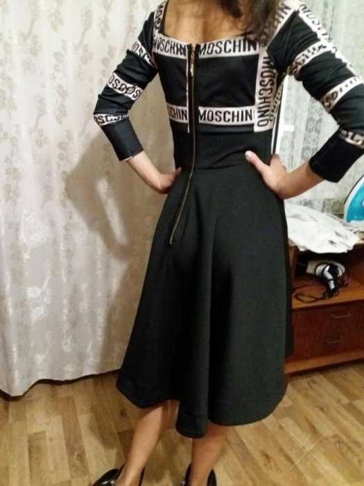 Продам коктейльное платье Moschino