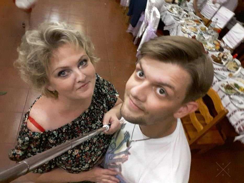 Тамада, ведущая музыка, дым-машина, лазеры 2500грн Церемония в подарок