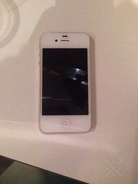 Продам Iphone 4S