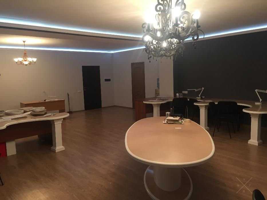 Продается офис 100 м.кв. на Нижнем Валу,15