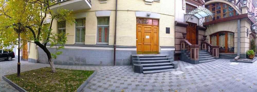 Без %. Офис фасад 1-й этаж отд.вход, пл. Льва Толстого