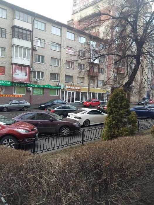 Сдам фасадное помещение под кафе, магазин, банк. Дмитриевская 3