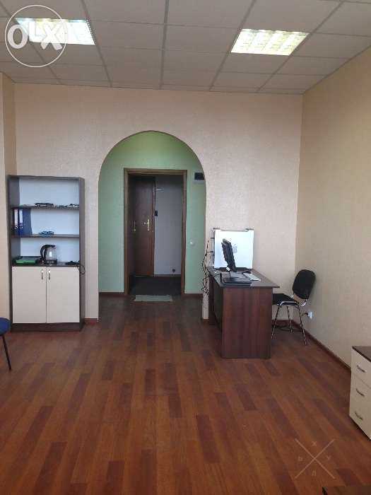 Продам офіс в офісном центре на Борщагове