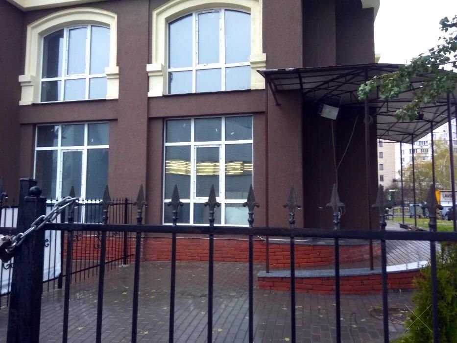 Магазин ( 142,7 кв.м) Киев, пр-т Оболонский, 54, Без комиссии!