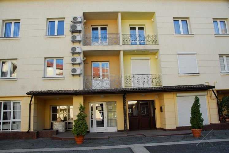 Сдам в Аренду клубный дом 3эт общ.пл 303 кв.м. ул. Мельникова 12а