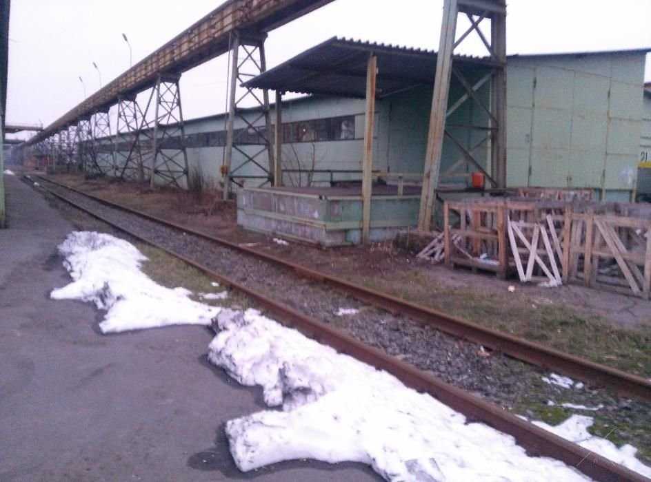 Сдам возле метро Дарницы металический ангар 1500кв.м/40грн.