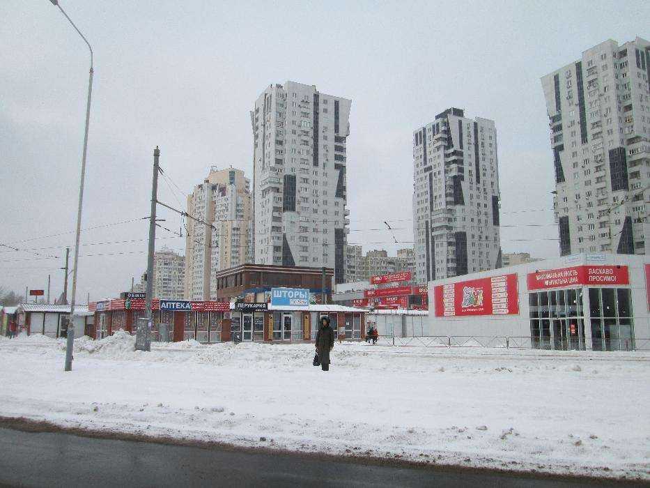 ст. м. Позняки 300 кв. м.