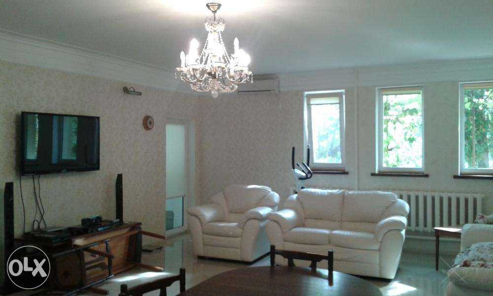 Продам дом 299 кв. м. в тихом зеленом месте. Без комиссионных.