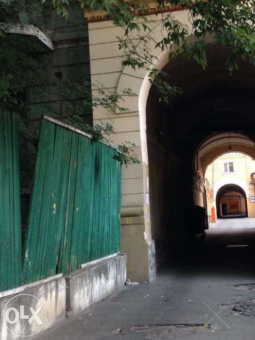 Дом расположен в исторической части Шевченковского района