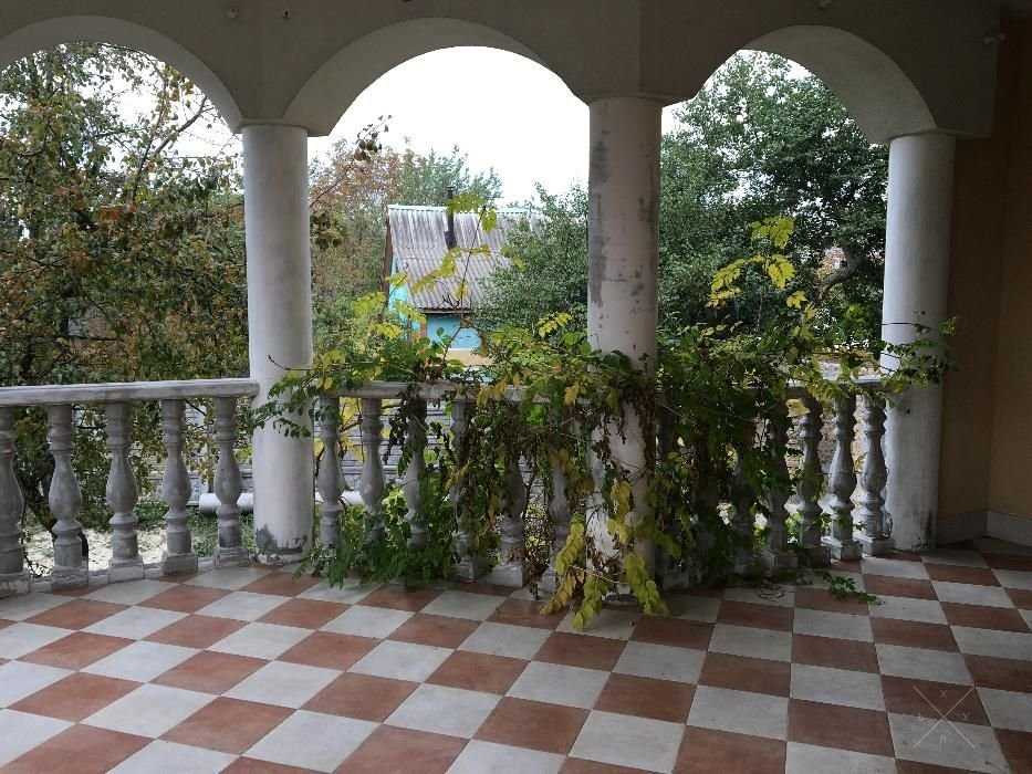 Дом в Голосеевском районе — 3 эт., 300 кв.м, терраса, камины.