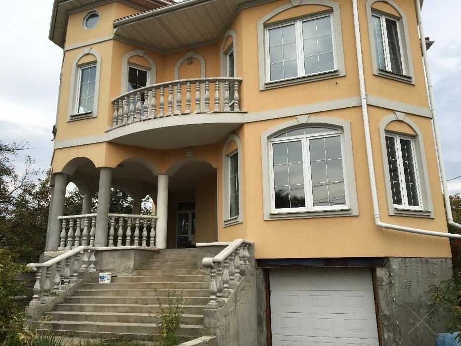 Дом в Голосеевском районе — 3 эт., 300 кв.м, терраса, камины.