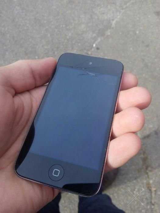 Продам рабочий Apple iPod touch 4Gen 8GB треснутый экран