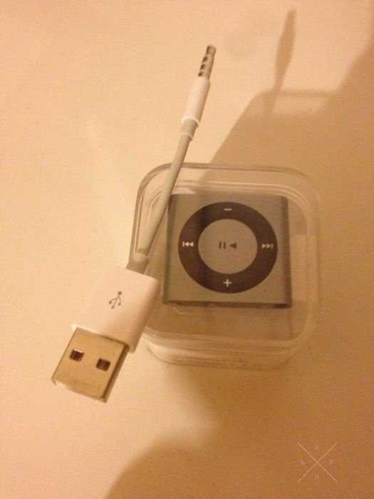 iPod shuffle 4gen 2gb space gray