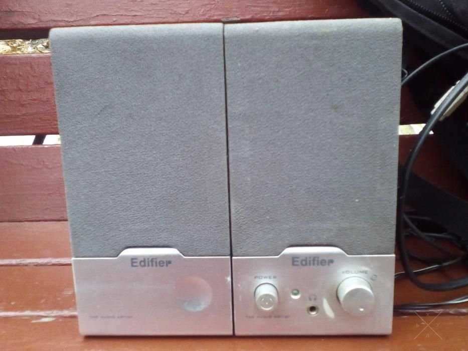 Edifier R18 Black