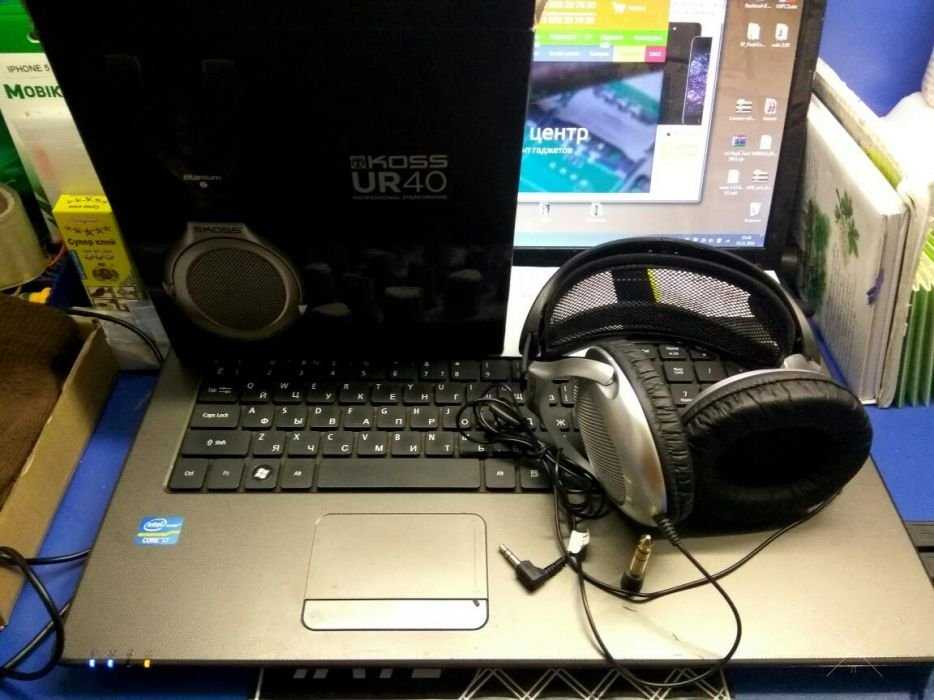 Koss UR40