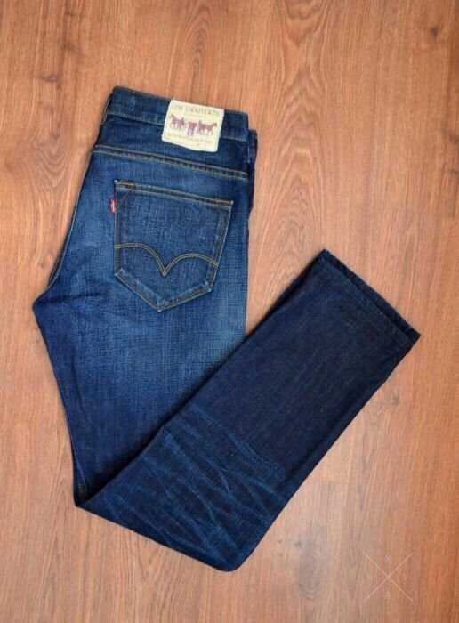Джинсы Levis