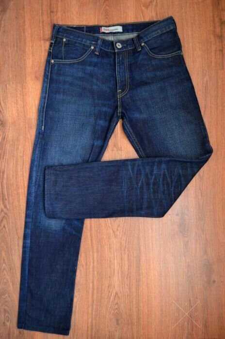 Джинсы Levis