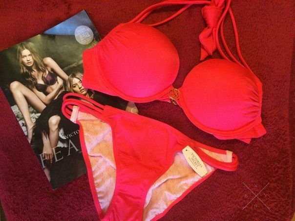 Продам новый купальник Victoria's Secret красный 32B+S