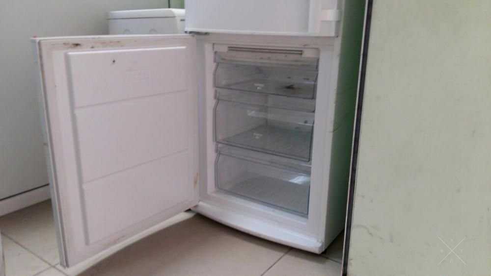 Современный холодильник ELECTROLUX EN 3241 AOW
