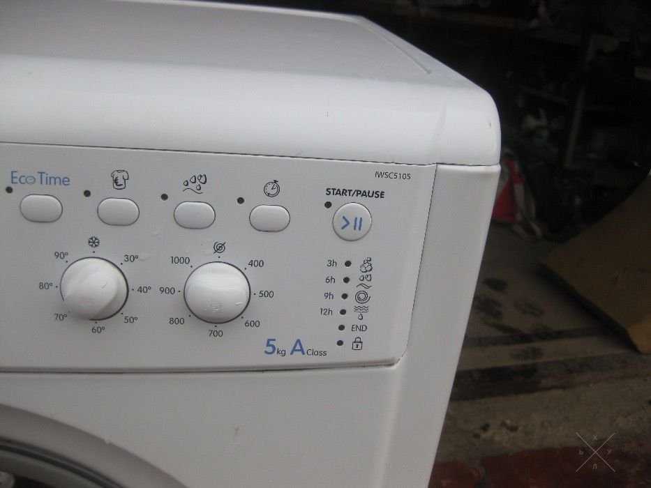 Стиральная машина Indesit IWSC 5105 в хорошем состоянии.