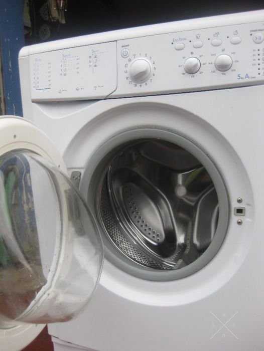 Стиральная машина Indesit IWSC 5105 КАК НОВАЯ!