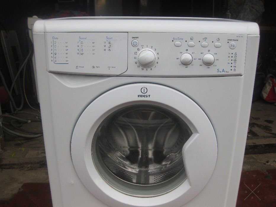 Стиральная машина Indesit IWSC 5105 КАК НОВАЯ!