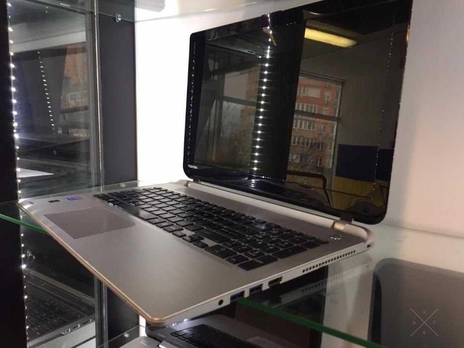 Ноутбук Toshiba S55-B5289 15,6" i7-4710HQ(8 ядер) 2,5Гц 8гб 256ГБ SSD