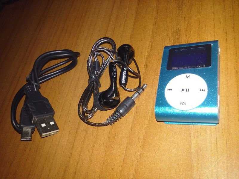 Мини Mp3 плеер металлический с дисплеем и наушниками!