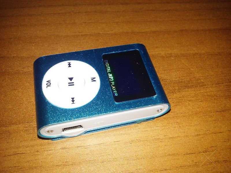 Мини Mp3 плеер металлический с дисплеем и наушниками!