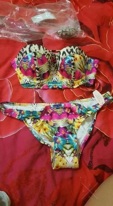 Новый купальник Victoria secret очень красивый низ с, верх 65-70 б