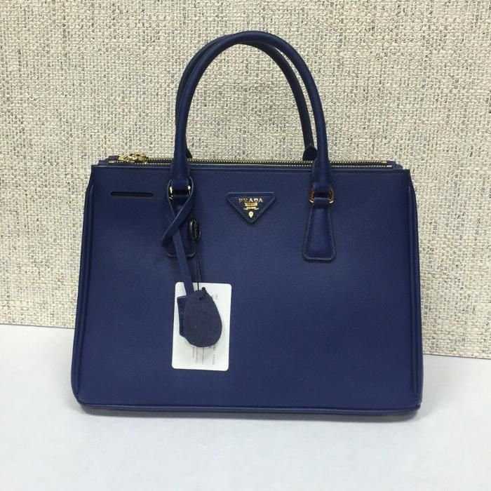 Женская сумка Prada