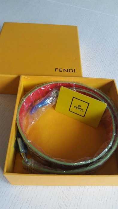 Дополнительный ремень к сумке Fendi Peecaboo