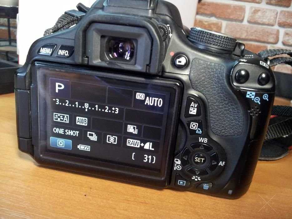 Фотоаппарат Canon EOS 600D+объектив EF-S 18-135mm f 3.5-5.6 IS СРОЧНО!