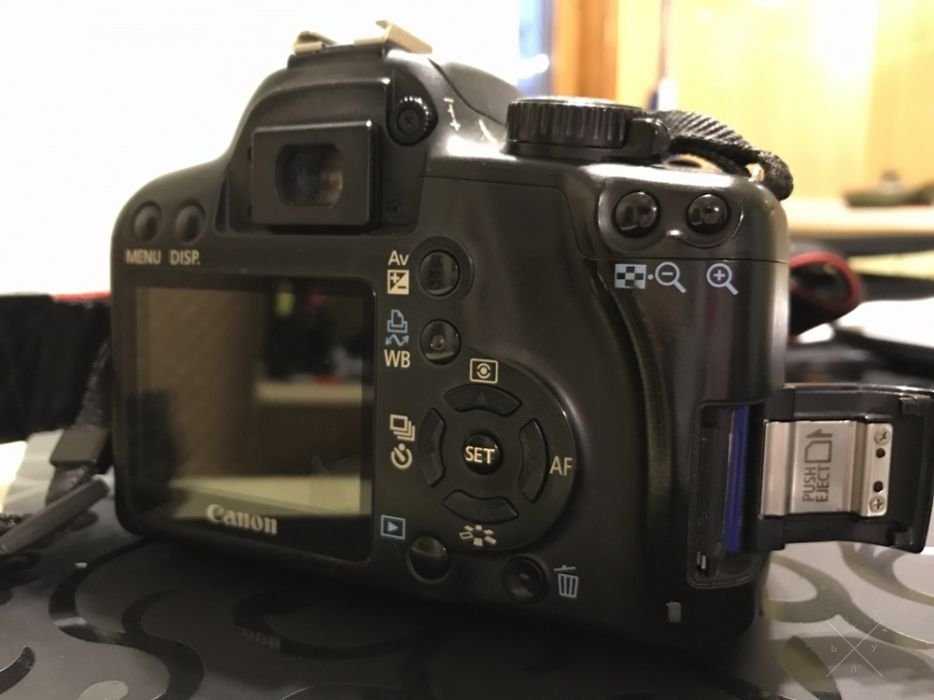 Canon 1000D + чехол