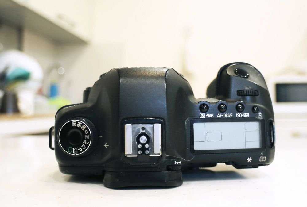 Canon 5D Mark II полностью обслужен.