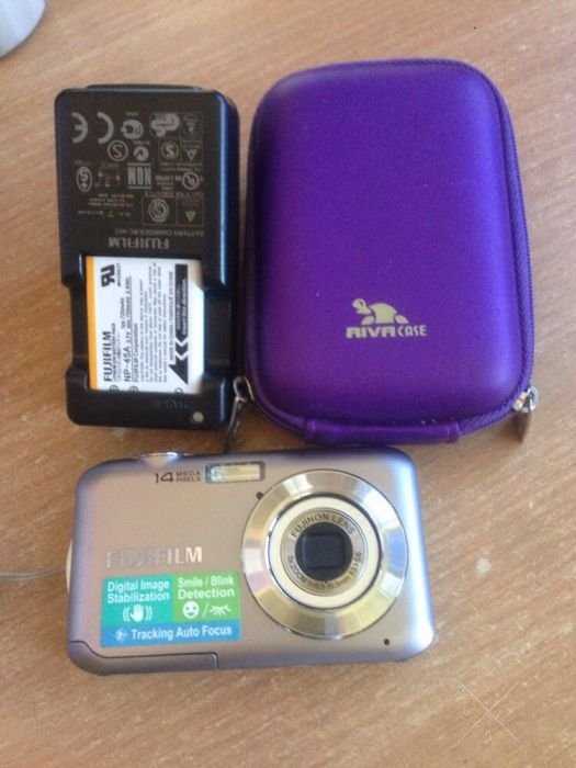 Цифровой фотоаппарат FujiFilm FinePix JV200