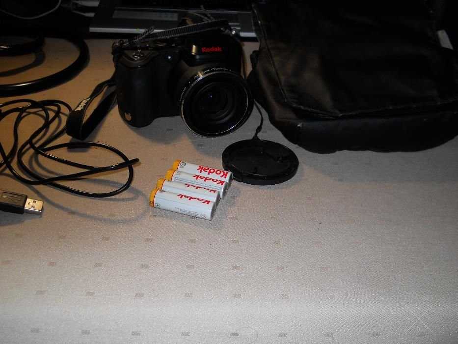 Продаю фотоаппарат Kodak EasyShare Z980+сумка+4 аккумулятора