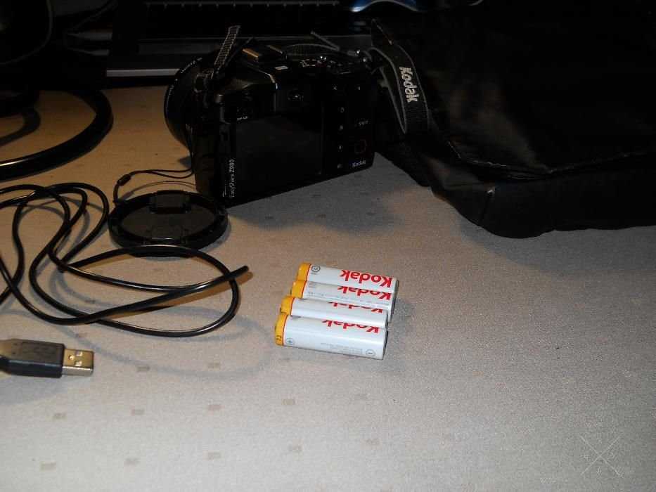 Продаю фотоаппарат Kodak EasyShare Z980+сумка+4 аккумулятора