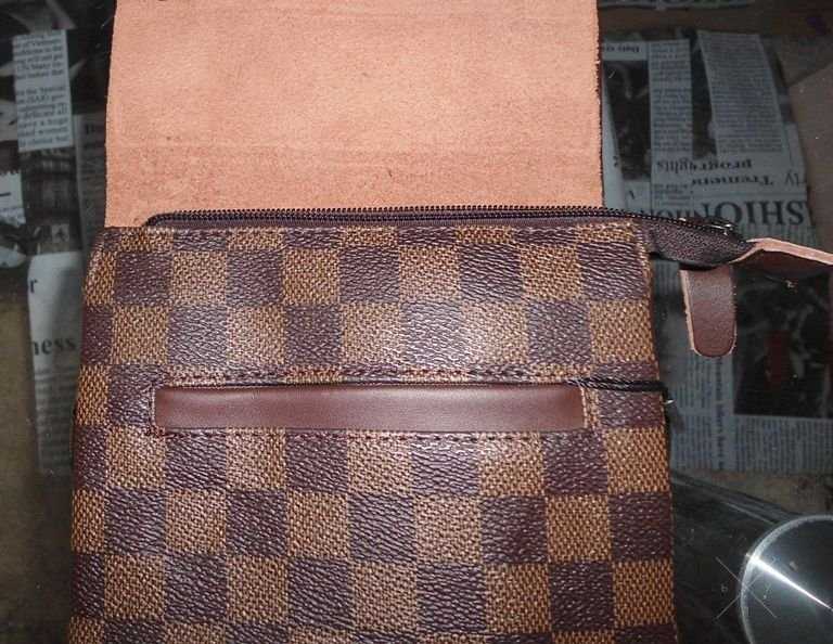 Коричневая мужская сумка через плечо Louis Vuitton кожа, Италия
